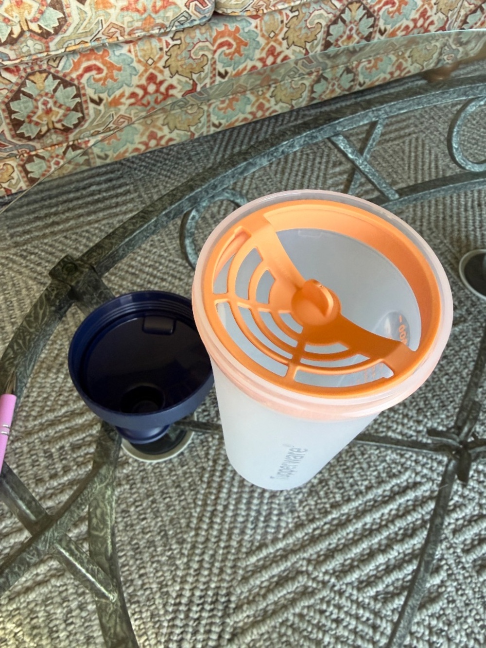 Tupperware Quick Shake Container - Picture 4 of 7